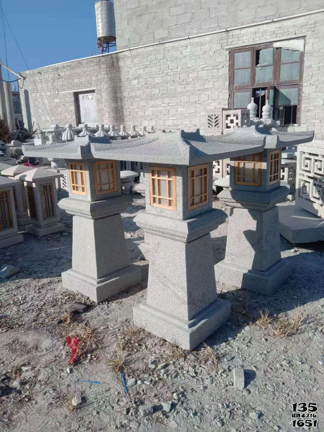 燈籠雕塑-仿古石燈日式照明石燈籠做舊庭院園林地?zé)魯[件 燈籠雕塑-仿古石燈日式照明石燈籠做舊庭院園林地?zé)魯[件高清圖片