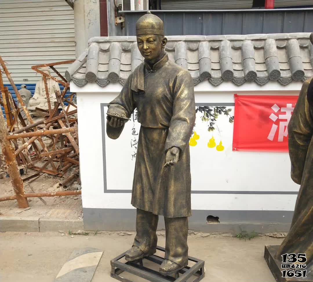 店小二雕塑-步行街?jǐn)[放站姿店小二玻璃鋼仿銅雕塑 店小二雕塑-步行街?jǐn)[放站姿店小二玻璃鋼仿銅雕塑高清圖片