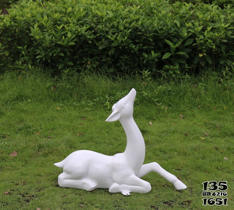 鹿雕塑-公園臥著的玻璃鋼白色鹿雕塑 鹿雕塑-公園臥著的玻璃鋼白色鹿雕塑高清圖片