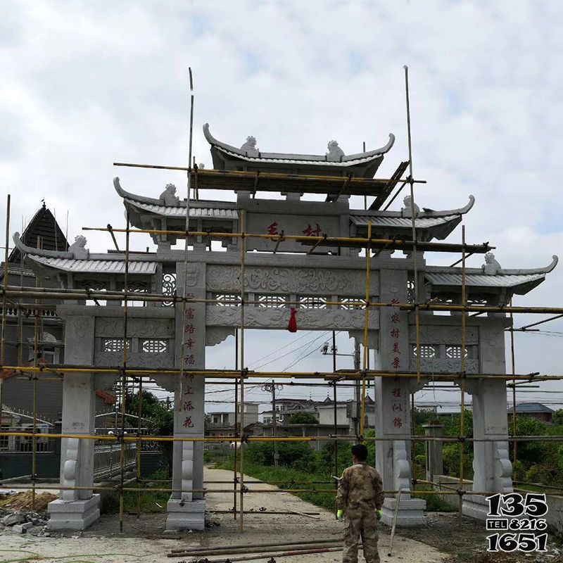 牌坊雕塑-村口三門青石標志性裝飾牌坊擺件 牌坊雕塑-村口三門青石標志性裝飾牌坊擺件高清圖片