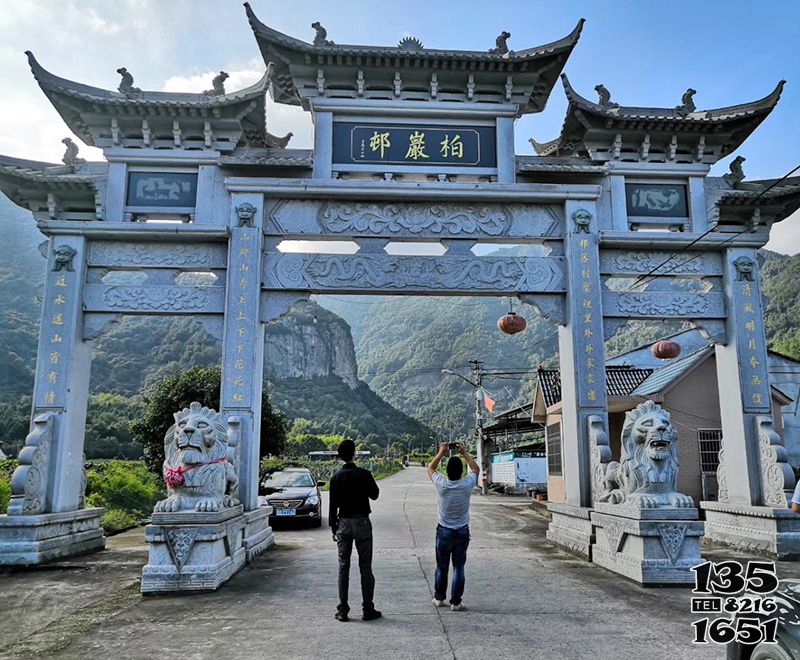 牌坊雕塑-景區(qū)仿古代建筑斗拱三門石雕牌坊 牌坊雕塑-景區(qū)仿古代建筑斗拱三門石雕牌坊高清圖片