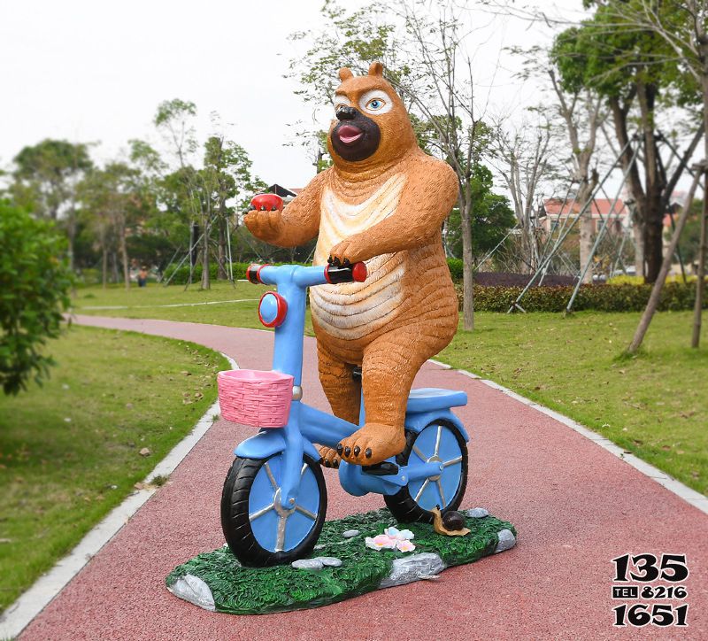 熊雕塑-公園戶外熊二騎車玻璃鋼雕塑 熊雕塑-公園戶外熊二騎車玻璃鋼雕塑高清圖片