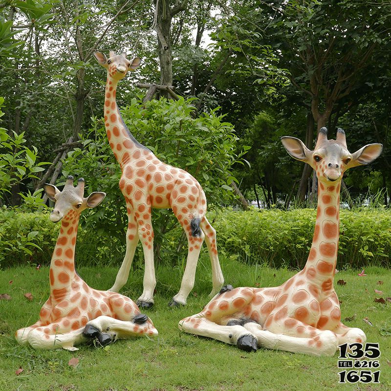長頸鹿雕塑-戶外玻璃鋼大型景觀仿真動物長頸鹿雕塑 長頸鹿雕塑-戶外玻璃鋼大型景觀仿真動物長頸鹿雕塑高清圖片