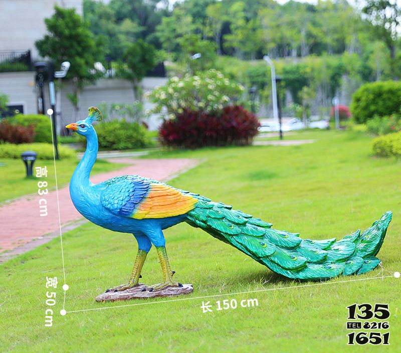 孔雀雕塑-公園里有一只散步的玻璃鋼彩繪孔雀雕塑 孔雀雕塑-公園里有一只散步的玻璃鋼彩繪孔雀雕塑高清圖片