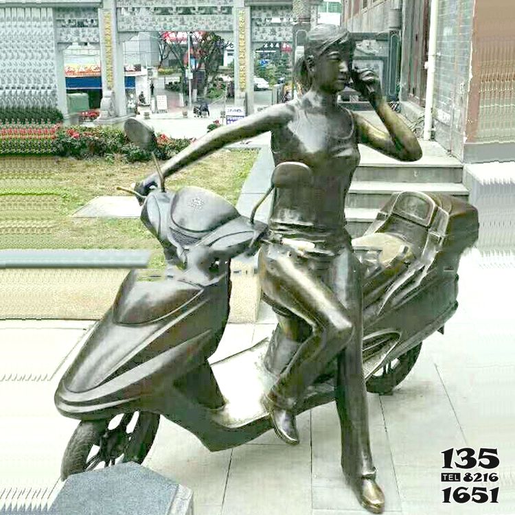 女孩雕塑-公園廣場(chǎng)玻璃鋼仿銅騎摩托車(chē)的女孩雕塑 女孩雕塑-公園廣場(chǎng)玻璃鋼仿銅騎摩托車(chē)的女孩雕塑高清圖片