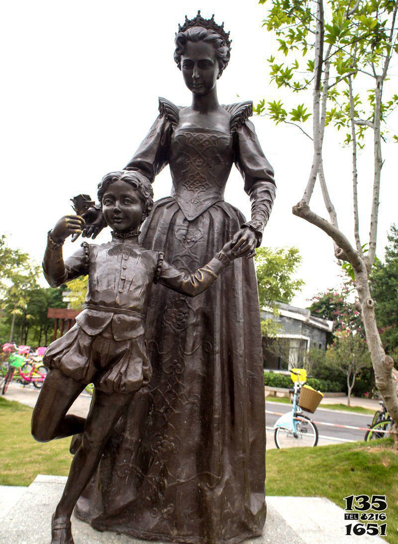 女人雕塑-景區(qū)創(chuàng)意銅雕王子和女人雕塑 女人雕塑-景區(qū)創(chuàng)意銅雕王子和女人雕塑高清圖片