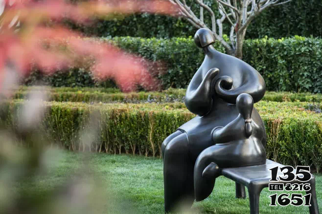 人物雕塑-公園玻璃鋼銅雕坐著長(zhǎng)椅上的人物雕塑 人物雕塑-公園玻璃鋼銅雕坐著長(zhǎng)椅上的人物雕塑高清圖片