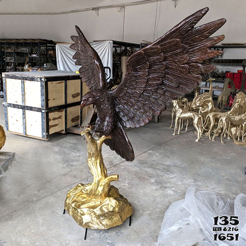 老鷹雕塑-室內商場一只展翅樹脂老鷹雕塑 老鷹雕塑-室內商場一只展翅樹脂老鷹雕塑高清圖片