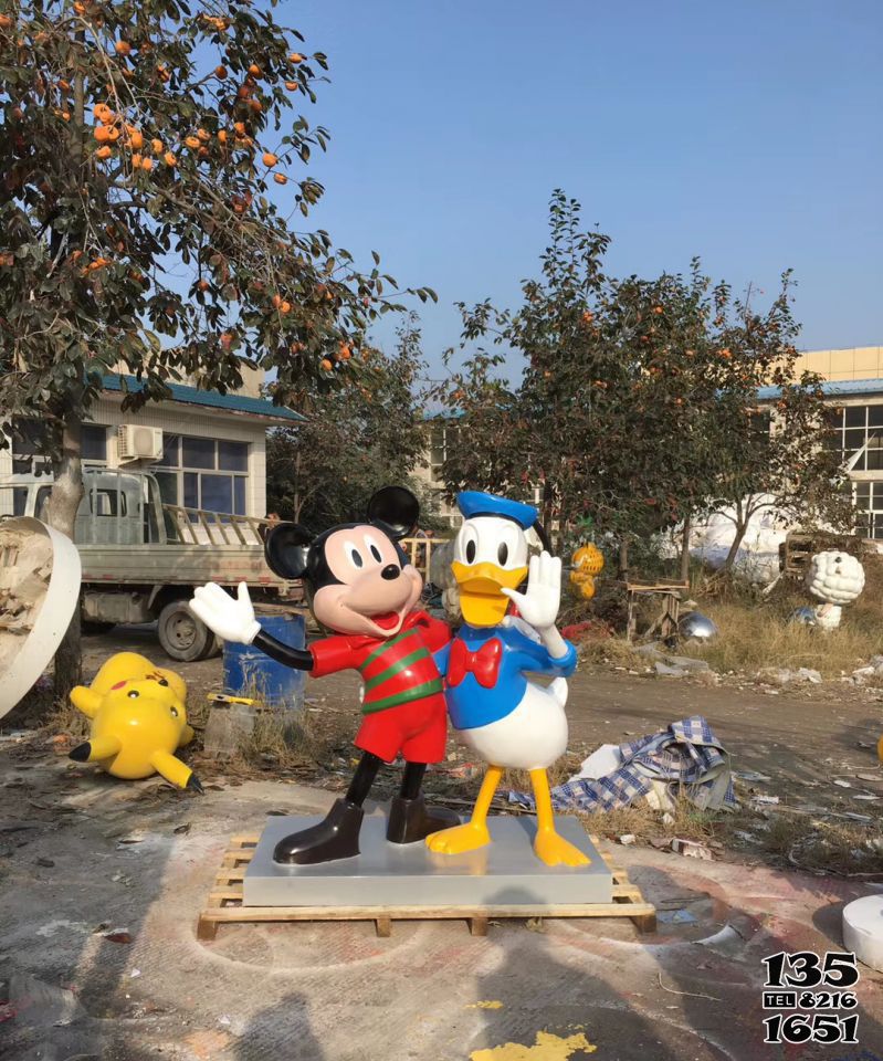 米老鼠與唐老鴨雕塑-幼兒園一只米老鼠和一只唐老鴨玻璃鋼雕塑 米老鼠與唐老鴨雕塑-幼兒園一只米老鼠和一只唐老鴨玻璃鋼雕塑高清圖片
