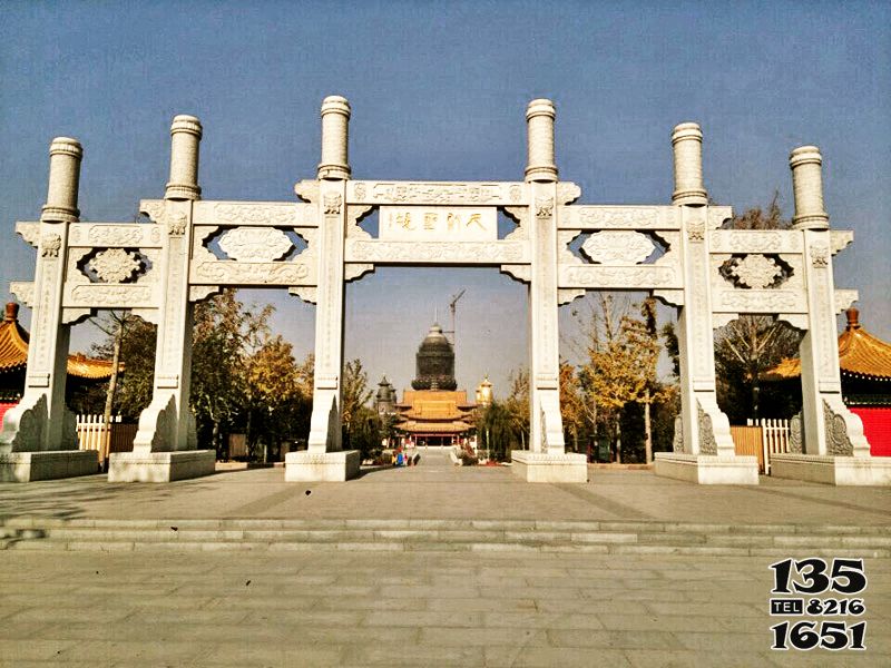 牌坊雕塑-寺廟門前擺放大理石簡易五門柱子牌坊雕塑 牌坊雕塑-寺廟門前擺放大理石簡易五門柱子牌坊雕塑高清圖片