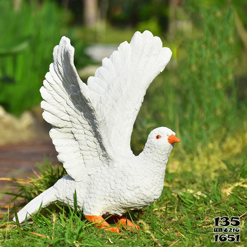 鴿子雕塑-公寓草坪仿真動物玻璃鋼材質(zhì)起飛的鴿子雕塑 鴿子雕塑-公寓草坪仿真動物玻璃鋼材質(zhì)起飛的鴿子雕塑高清圖片