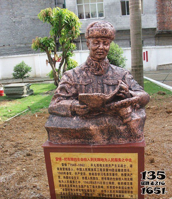 雷鋒雕塑-校園名人不銹鋼仿銅雷鋒雕塑 雷鋒雕塑-校園名人不銹鋼仿銅雷鋒雕塑高清圖片