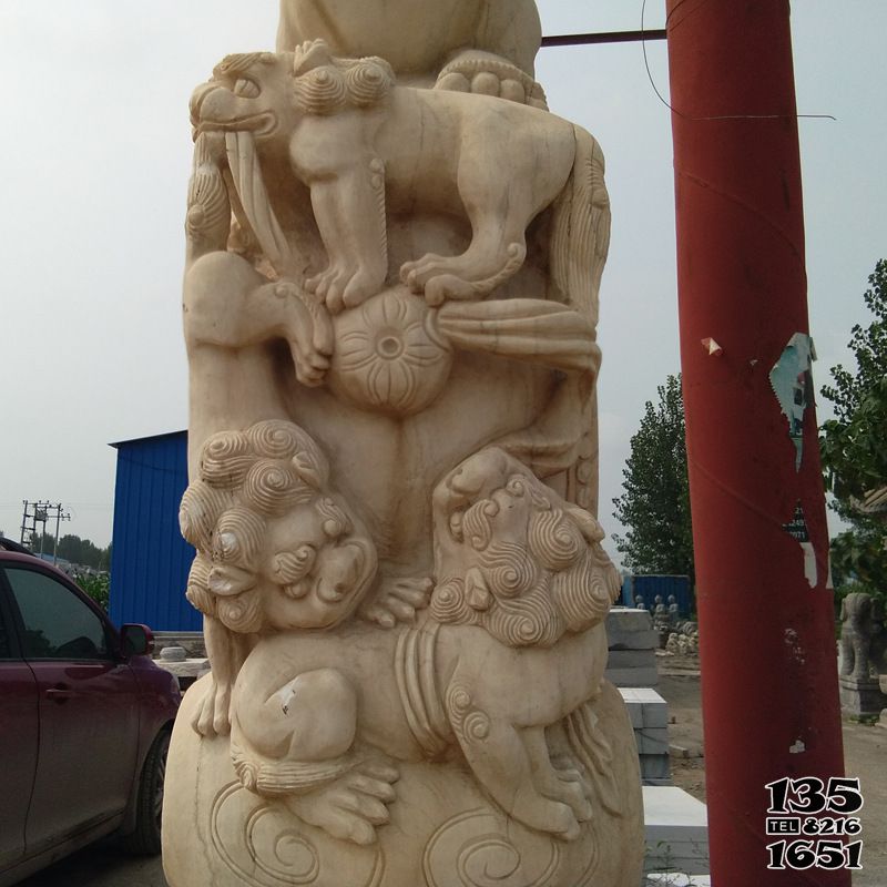 獅子雕塑-景區創意晚霞紅石柱石雕創意招財獅子雕塑 獅子雕塑-景區創意晚霞紅石柱石雕創意招財獅子雕塑高清圖片