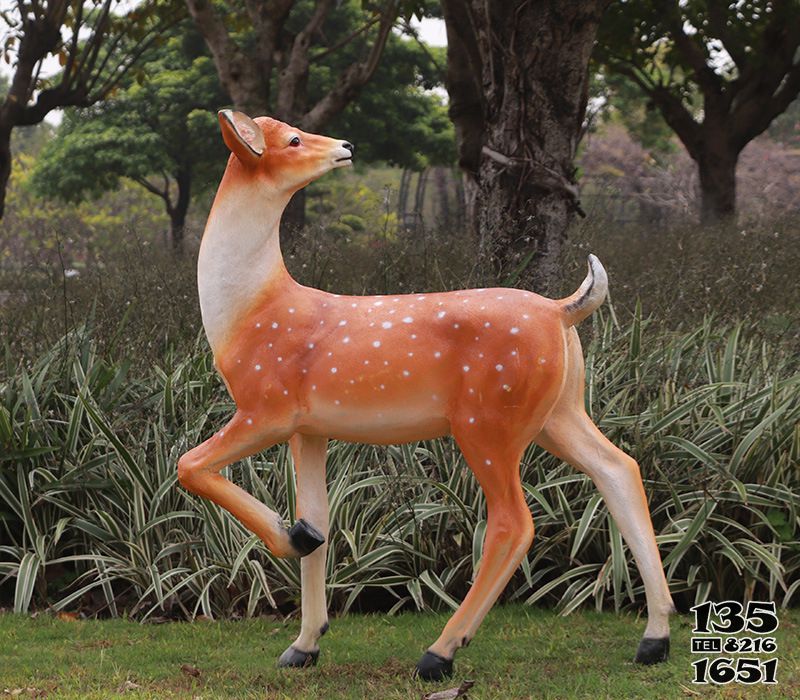 鹿雕塑-公園戶外一只回頭的樹脂鹿雕塑 鹿雕塑-公園戶外一只回頭的樹脂鹿雕塑高清圖片