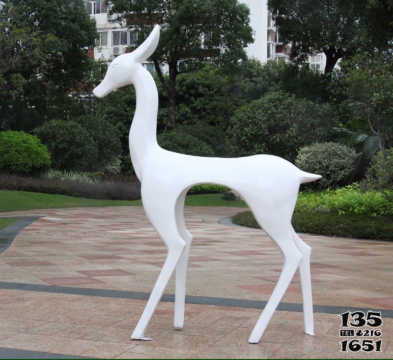 鹿雕塑-公園景區玻璃鋼白色一只站立的鹿雕塑 鹿雕塑-公園景區玻璃鋼白色一只站立的鹿雕塑高清圖片