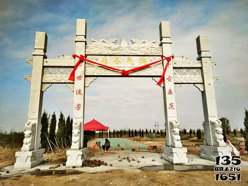 牌坊雕塑-景觀裝飾簡易新款三門石柱樓牌坊雕塑 牌坊雕塑-景觀裝飾簡易新款三門石柱樓牌坊雕塑高清圖片