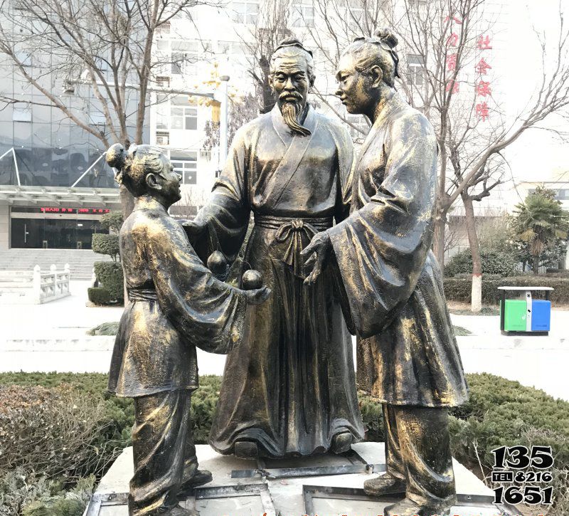 孔融讓梨雕塑-不銹鋼仿銅校園廣場(chǎng)大型人物景觀孔融讓梨雕塑 孔融讓梨雕塑-不銹鋼仿銅校園廣場(chǎng)大型人物景觀孔融讓梨雕塑高清圖片
