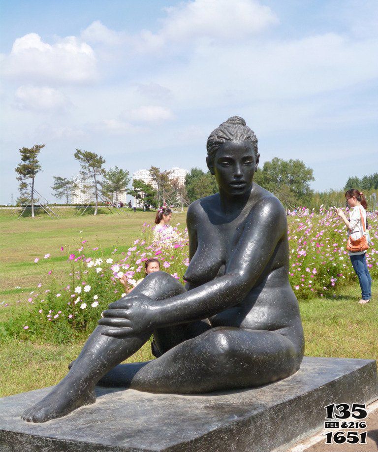 女孩雕塑-公園景區(qū)銅雕坐著的女孩雕塑 女孩雕塑-公園景區(qū)銅雕坐著的女孩雕塑高清圖片