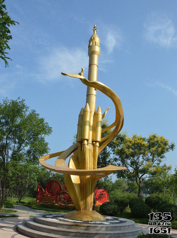 火箭雕塑-公園里擺放的金色的不銹鋼噴漆火箭雕塑 火箭雕塑-公園里擺放的金色的不銹鋼噴漆火箭雕塑高清圖片