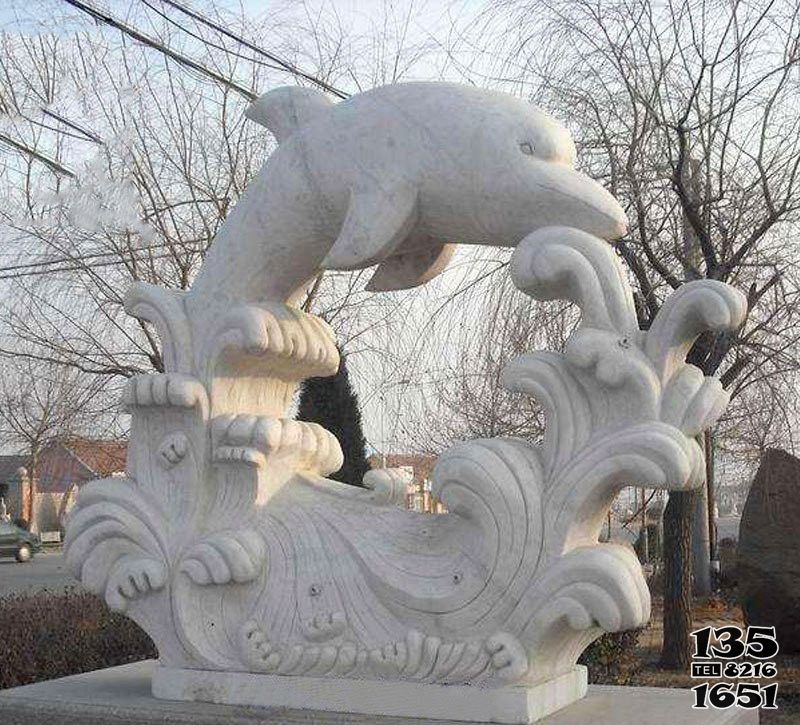 海豚雕塑-街邊公園一只大號石雕水花上的海豚雕塑 海豚雕塑-街邊公園一只大號石雕水花上的海豚雕塑高清圖片