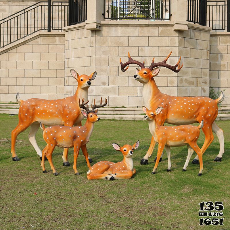 鹿雕塑-公園景區玻璃鋼彩繪一家五口鹿雕塑 鹿雕塑-公園景區玻璃鋼彩繪一家五口鹿雕塑高清圖片