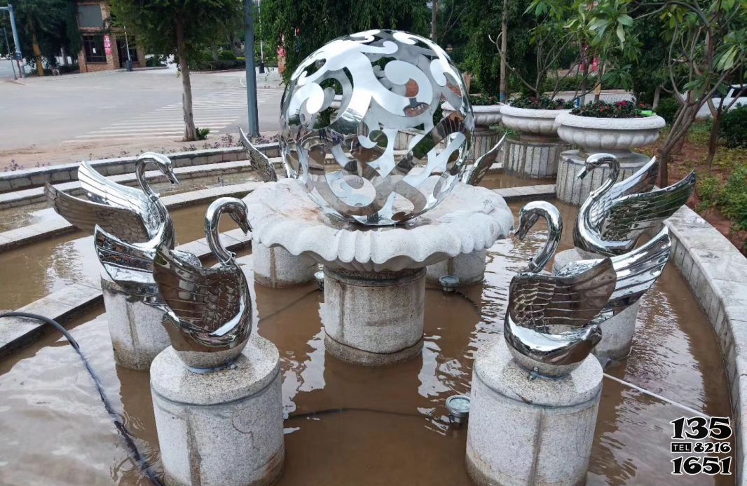天鵝雕塑-公園廣場小區鏡面不銹鋼創意熊貓噴泉天鵝雕塑 天鵝雕塑-公園廣場小區鏡面不銹鋼創意熊貓噴泉天鵝雕塑高清圖片