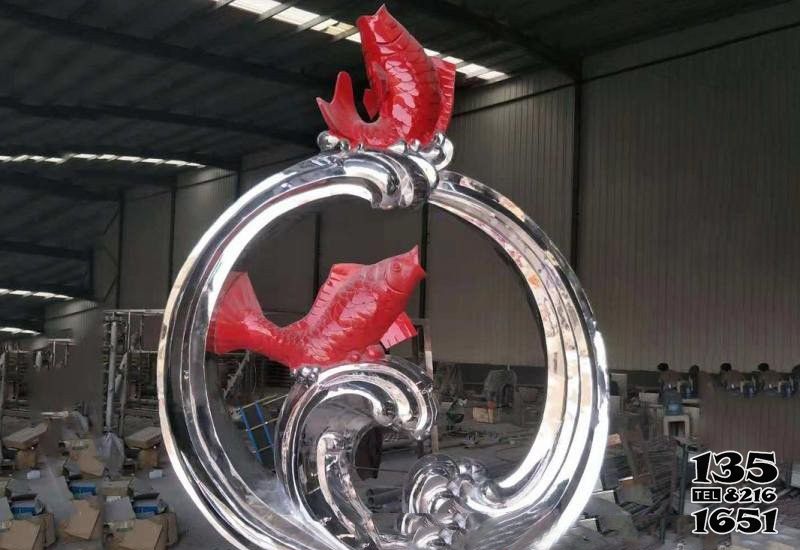 鯉魚雕塑-商場擺放的兩條紅色的玻璃鋼創意鯉魚雕塑 鯉魚雕塑-商場擺放的兩條紅色的玻璃鋼創意鯉魚雕塑高清圖片