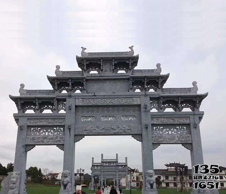 牌坊雕塑-景區(qū)仿古三門五樓石牌坊石雕高清圖片