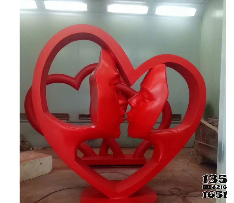 愛心雕塑-室內創意玻璃鋼抽象戶外親吻愛心到時 愛心雕塑-室內創意玻璃鋼抽象戶外親吻愛心到時高清圖片