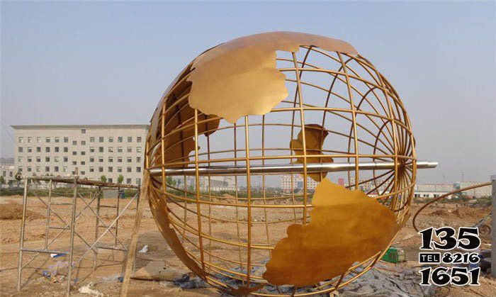 地球儀雕塑-戶外廣場不銹鋼噴金烤漆鏤空地球儀雕塑 地球儀雕塑-戶外廣場不銹鋼噴金烤漆鏤空地球儀雕塑高清圖片