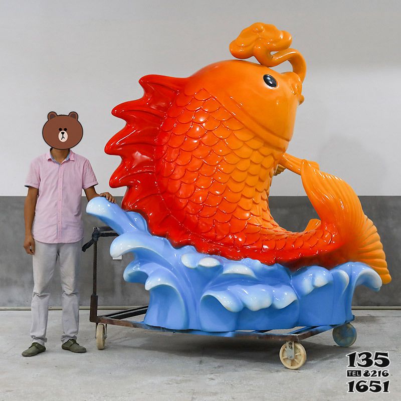 鯉魚雕塑-游樂場擺放的玻璃鋼卡通鯉魚雕塑 鯉魚雕塑-游樂場擺放的玻璃鋼卡通鯉魚雕塑高清圖片