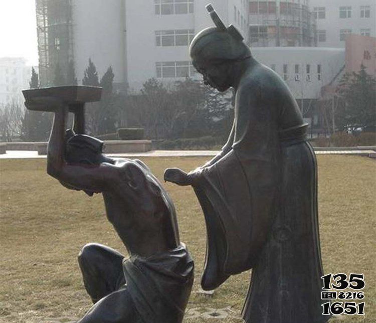 民俗雕塑-學院草坪擺放岳母刺字人物玻璃鋼仿銅雕塑 民俗雕塑-學院草坪擺放岳母刺字人物玻璃鋼仿銅雕塑高清圖片