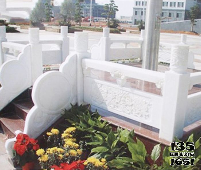旗臺(tái)雕塑-工廠校園景觀漢白玉升旗臺(tái)石雕 旗臺(tái)雕塑-工廠校園景觀漢白玉升旗臺(tái)石雕高清圖片