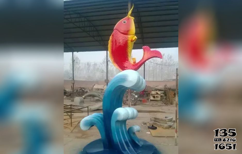 魚雕塑-池塘一只玻璃鋼彩繪鯉魚雕塑 魚雕塑-池塘一只玻璃鋼彩繪鯉魚雕塑高清圖片