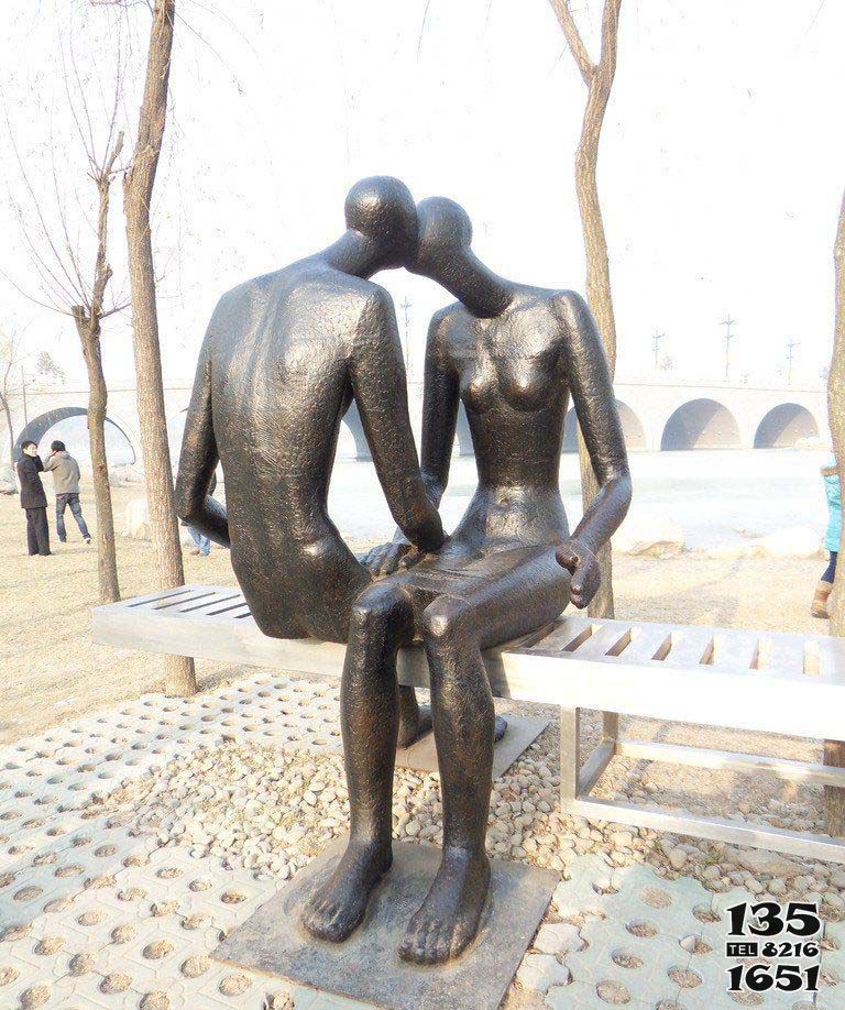 情侶雕塑-公園抽象親吻銅雕情侶雕塑 情侶雕塑-公園抽象親吻銅雕情侶雕塑高清圖片