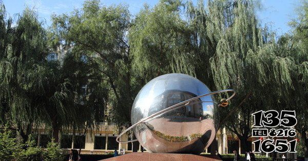 地球儀雕塑-公園創意不銹鋼圓形球體鏡面地球儀雕塑 地球儀雕塑-公園創意不銹鋼圓形球體鏡面地球儀雕塑高清圖片