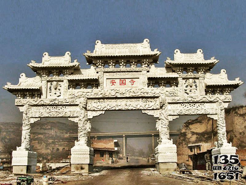 牌坊雕塑-景區安國寺門前擺放龍紋浮雕門樓牌坊雕塑 牌坊雕塑-景區安國寺門前擺放龍紋浮雕門樓牌坊雕塑高清圖片