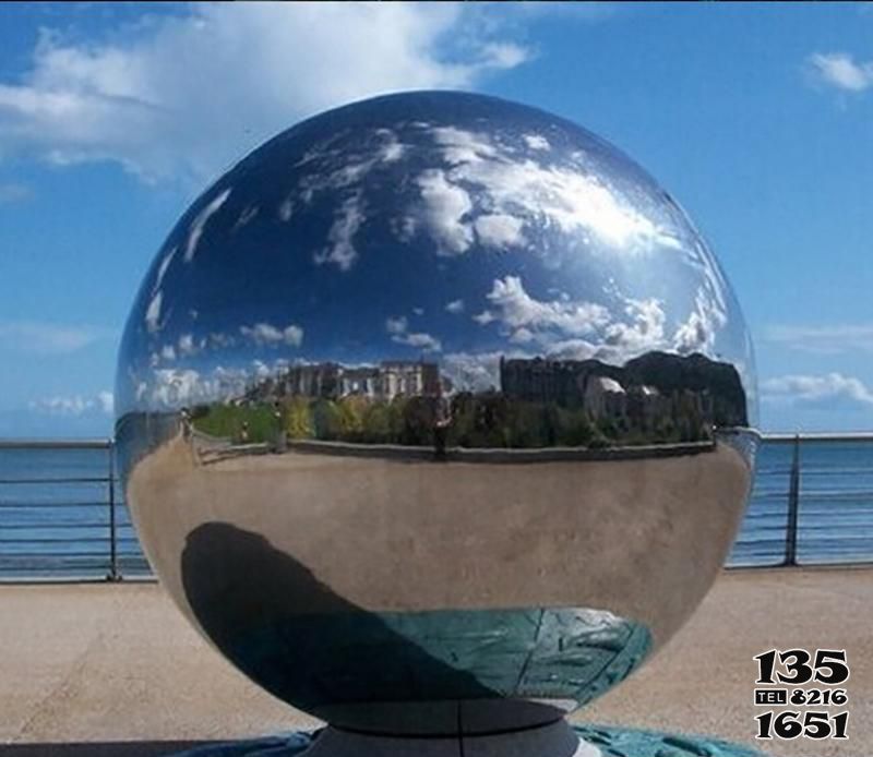 球體雕塑-海邊不銹鋼鏡面大型仿真球體雕塑 球體雕塑-海邊不銹鋼鏡面大型仿真球體雕塑高清圖片