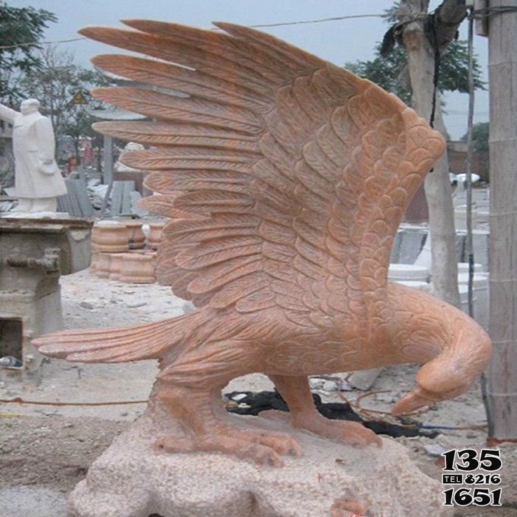 老鷹雕塑-景區(qū)一只休息的玻璃鋼老鷹雕塑 老鷹雕塑-景區(qū)一只休息的玻璃鋼老鷹雕塑高清圖片