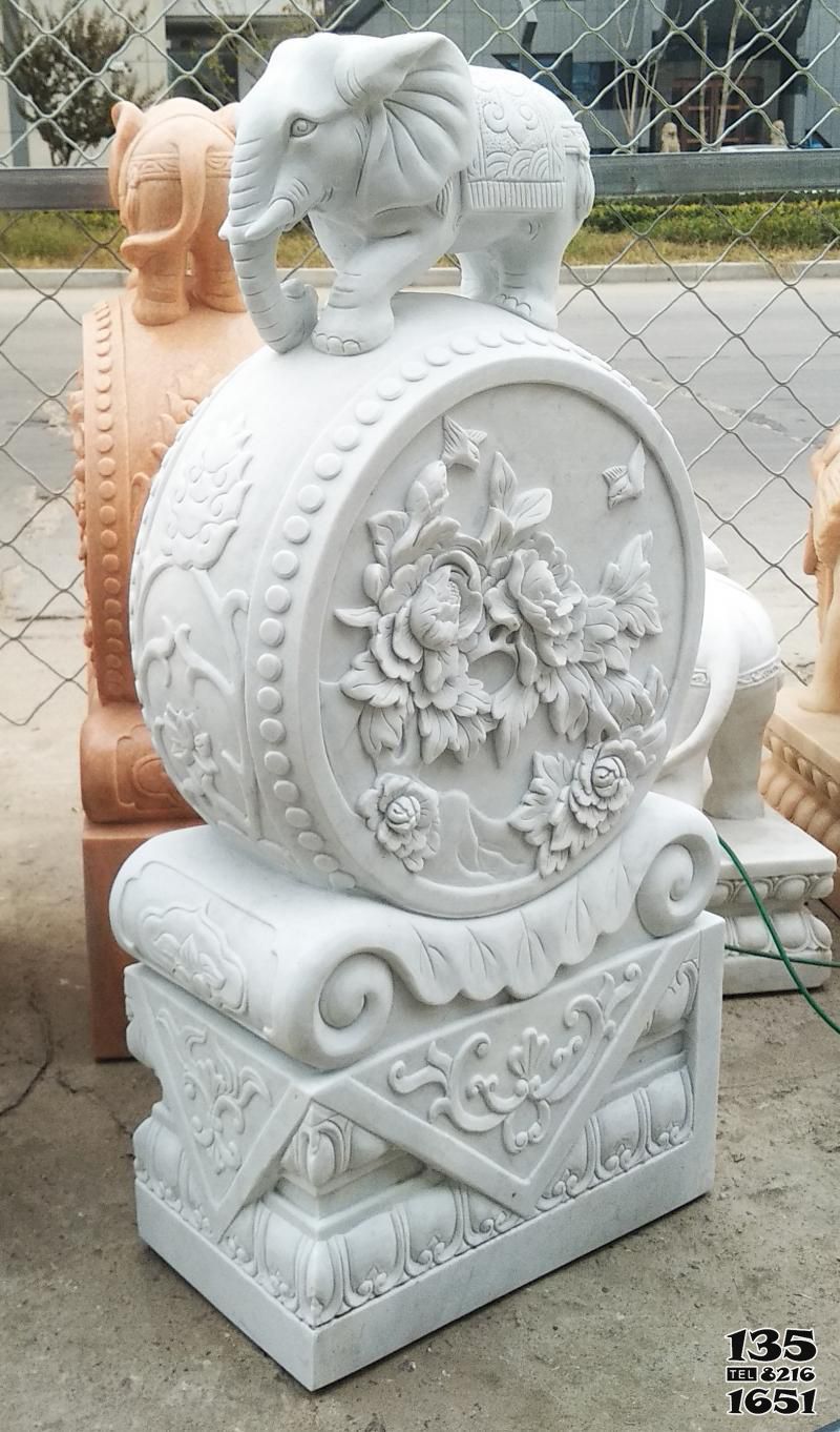大象雕塑-漢白玉石雕抱鼓石上面的大象雕塑 大象雕塑-漢白玉石雕抱鼓石上面的大象雕塑高清圖片