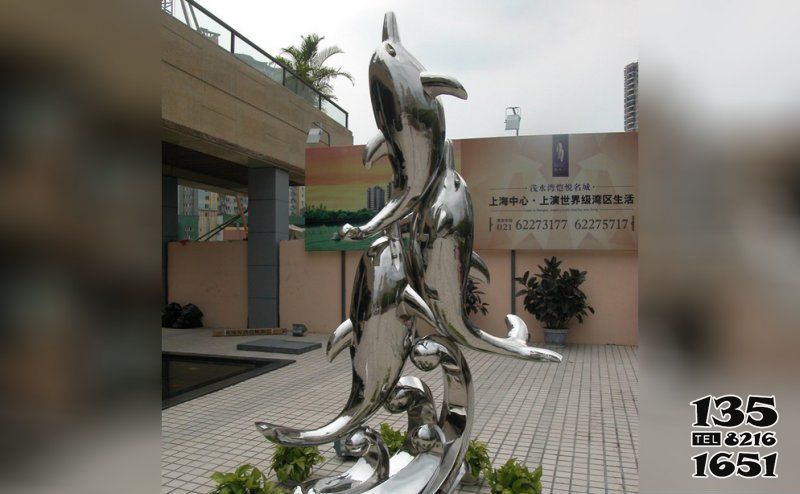 海豚雕塑-小區(qū)擺件三只水上跳躍的不銹鋼海豚雕塑 海豚雕塑-小區(qū)擺件三只水上跳躍的不銹鋼海豚雕塑高清圖片