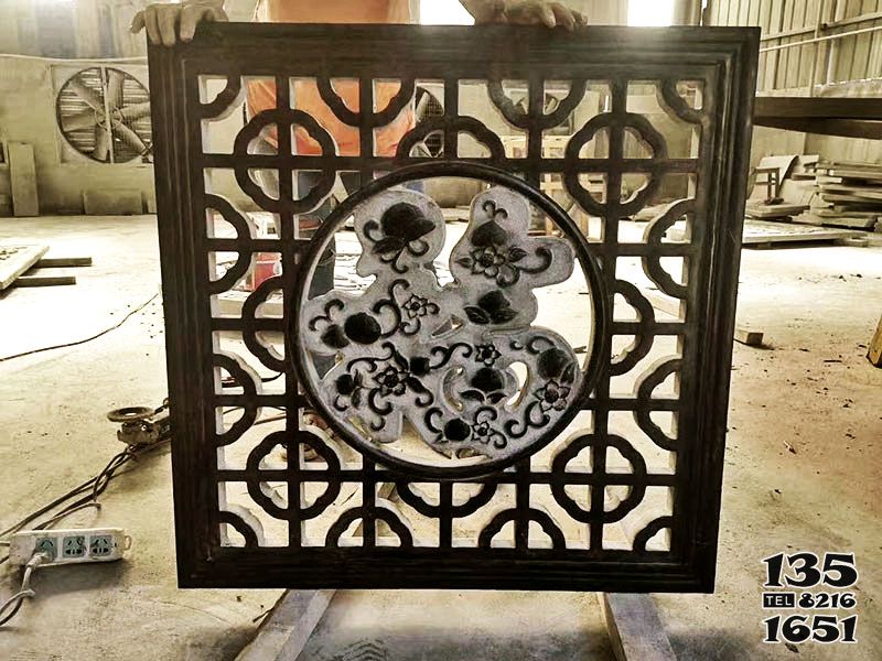花窗雕塑-畫院仿古正方形鏤空青石材花窗 花窗雕塑-畫院仿古正方形鏤空青石材花窗高清圖片