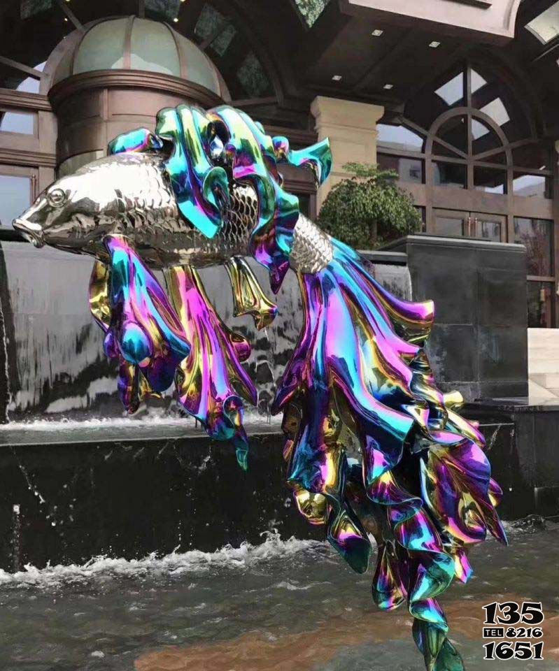 鯉魚雕塑-廣場擺放的長尾巴的 玻璃鋼彩繪鯉魚雕塑 鯉魚雕塑-廣場擺放的長尾巴的 玻璃鋼彩繪鯉魚雕塑高清圖片