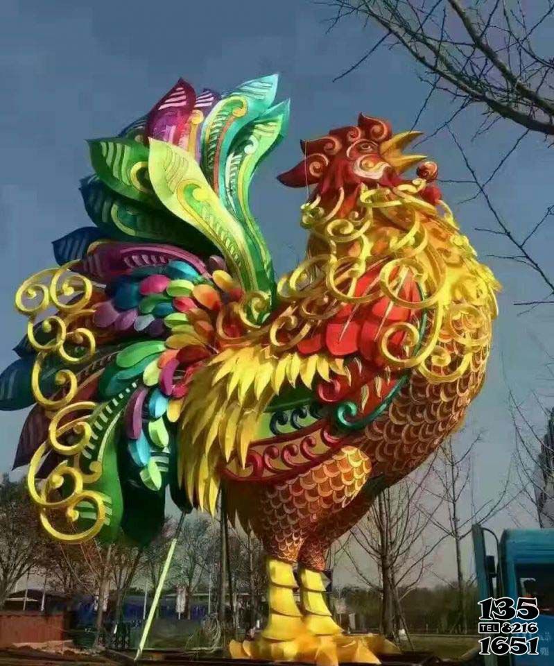 雞雕塑-大型廣場擺放著一只打鳴的不銹鋼創意雞雕塑 雞雕塑-大型廣場擺放著一只打鳴的不銹鋼創意雞雕塑高清圖片