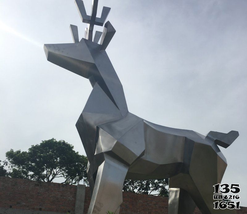 梅花鹿雕塑-戶外不銹鋼幾何抽象梅花鹿雕塑 梅花鹿雕塑-戶外不銹鋼幾何抽象梅花鹿雕塑高清圖片