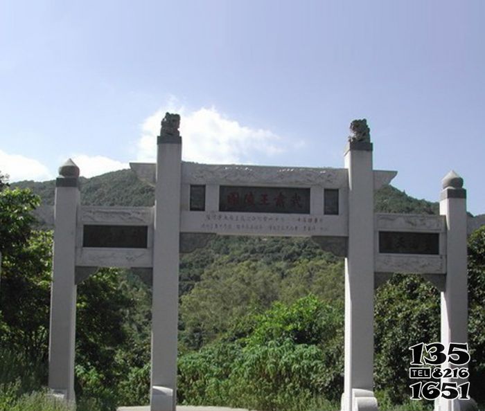 牌坊雕塑-景區陵園三門簡易石牌坊 牌坊雕塑-景區陵園三門簡易石牌坊高清圖片