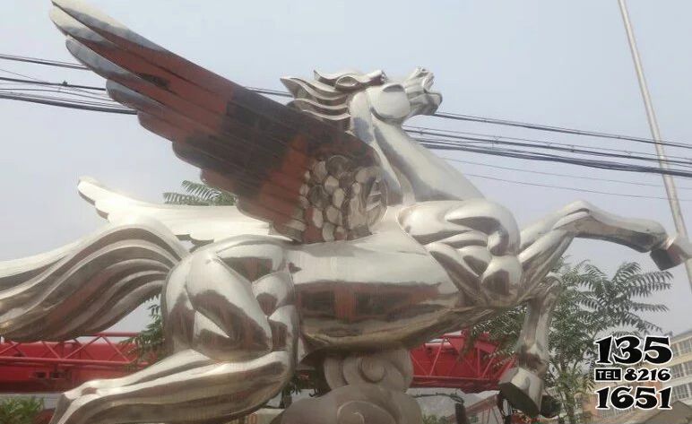 飛馬雕塑-街道上擺放的銀色狂奔的玻璃鋼創意飛馬雕塑 飛馬雕塑-街道上擺放的銀色狂奔的玻璃鋼創意飛馬雕塑高清圖片