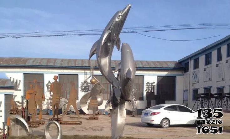 海豚雕塑-農場院內三只不銹鋼海豚雕塑 海豚雕塑-農場院內三只不銹鋼海豚雕塑高清圖片