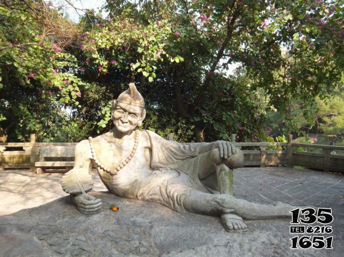 濟公雕塑-公園景區活道理是石雕的躺著地面的濟公雕塑 濟公雕塑-公園景區活道理是石雕的躺著地面的濟公雕塑高清圖片