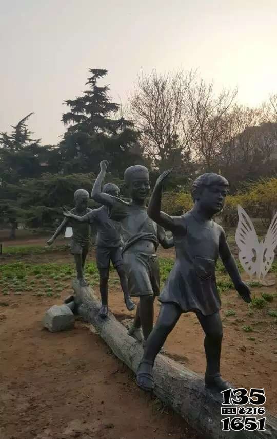 兒童雕塑-景區公園銅雕玩走獨木橋兒童雕塑 兒童雕塑-景區公園銅雕玩走獨木橋兒童雕塑高清圖片